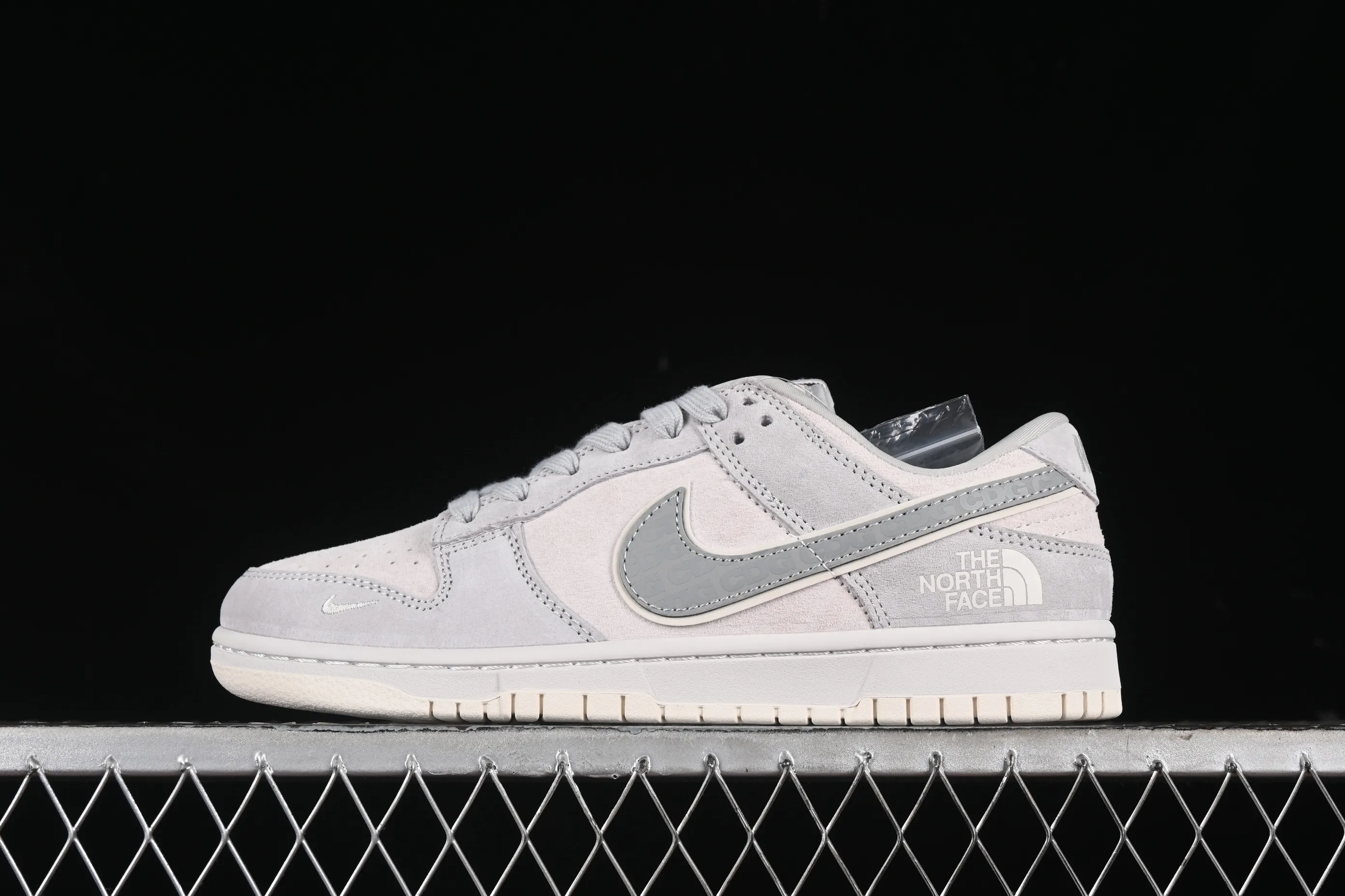 All categories Nk SB Dunk Series Nk SB Dunk Low High-end customized low-top sneakers Nk Dunk Low North CDG joint-Sky Blue Three-party joint SB low-top casual sneakers DQ1098-399
